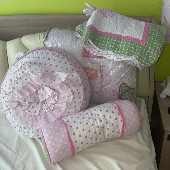 Maggie Miller Butterfly Quilt set - Picture 3 of 11